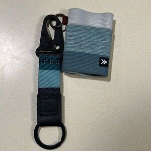 Thread wallets green elastic wallet with key clip